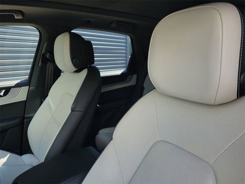 Used 2024 Porsche Cayenne S image 5