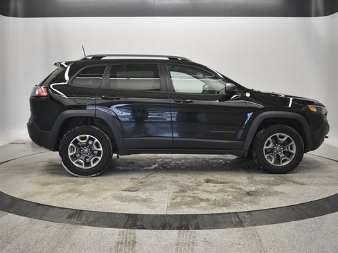 Used 2019 Jeep Cherokee Trailhawk w/ Cold Weather Group image 10