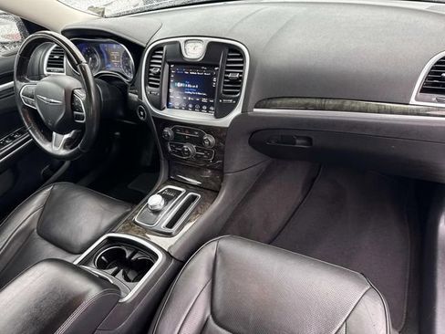 Used 2020 Chrysler 300 Limited RWD image 17