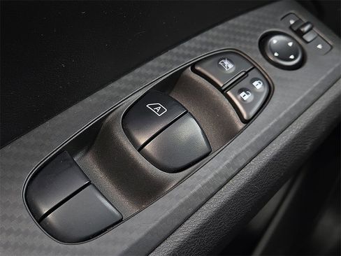 Used 2024 Nissan Altima 2.5 SV image 16