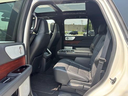 Used 2022 Lincoln Navigator Reserve AWD/4WD image 14