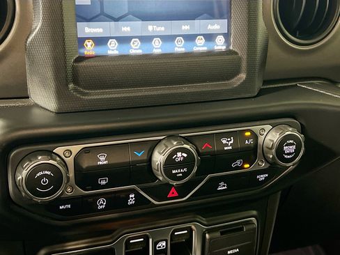 Used 2023 Jeep Wrangler Sport S image 27