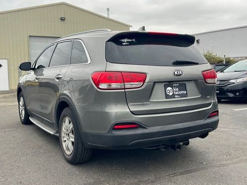 Used 2017 Kia Sorento AWD w/ LX Convenience Package image 5