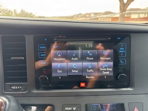 Used 2017 Toyota Sienna Limited Premium image 21