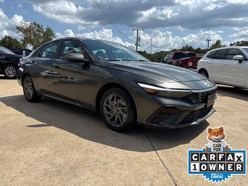 Used 2024 Hyundai Elantra SEL FWD image 3