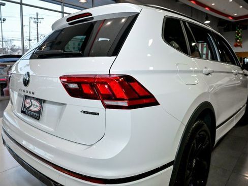 Used 2024 Volkswagen Tiguan SE R-Line image 11