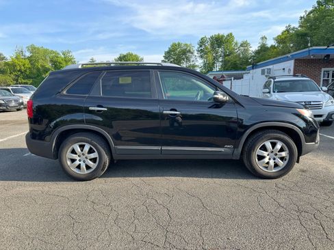 Used 2011 Kia Sorento LX image 2