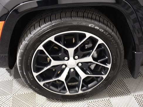 Used 2023 Jeep Grand Cherokee Summit AWD/4WD image 11