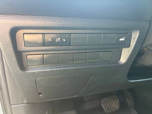 Used 2024 Mitsubishi Outlander SE FWD image 7