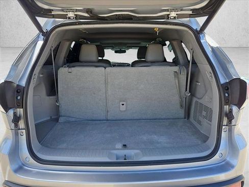 Used 2016 Toyota Highlander XLE FWD image 6