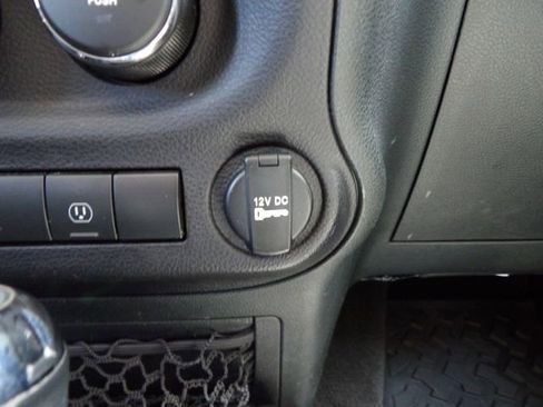 Used 2018 Jeep Wrangler Unlimited Sahara image 22