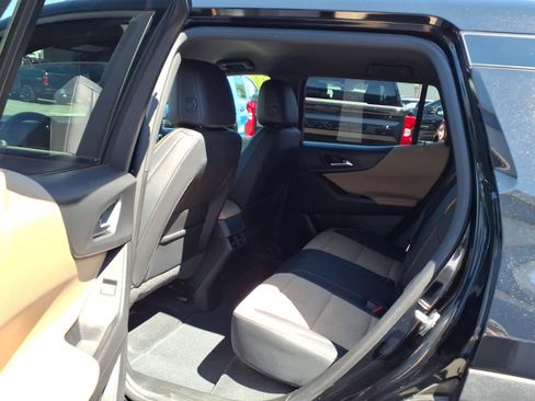 Used 2025 Chevrolet Equinox ACTIV w/ Safety and Technology Package AWD/4WD image 17