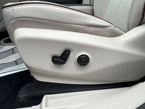 Used 2020 Chrysler Pacifica Limited FWD image 26