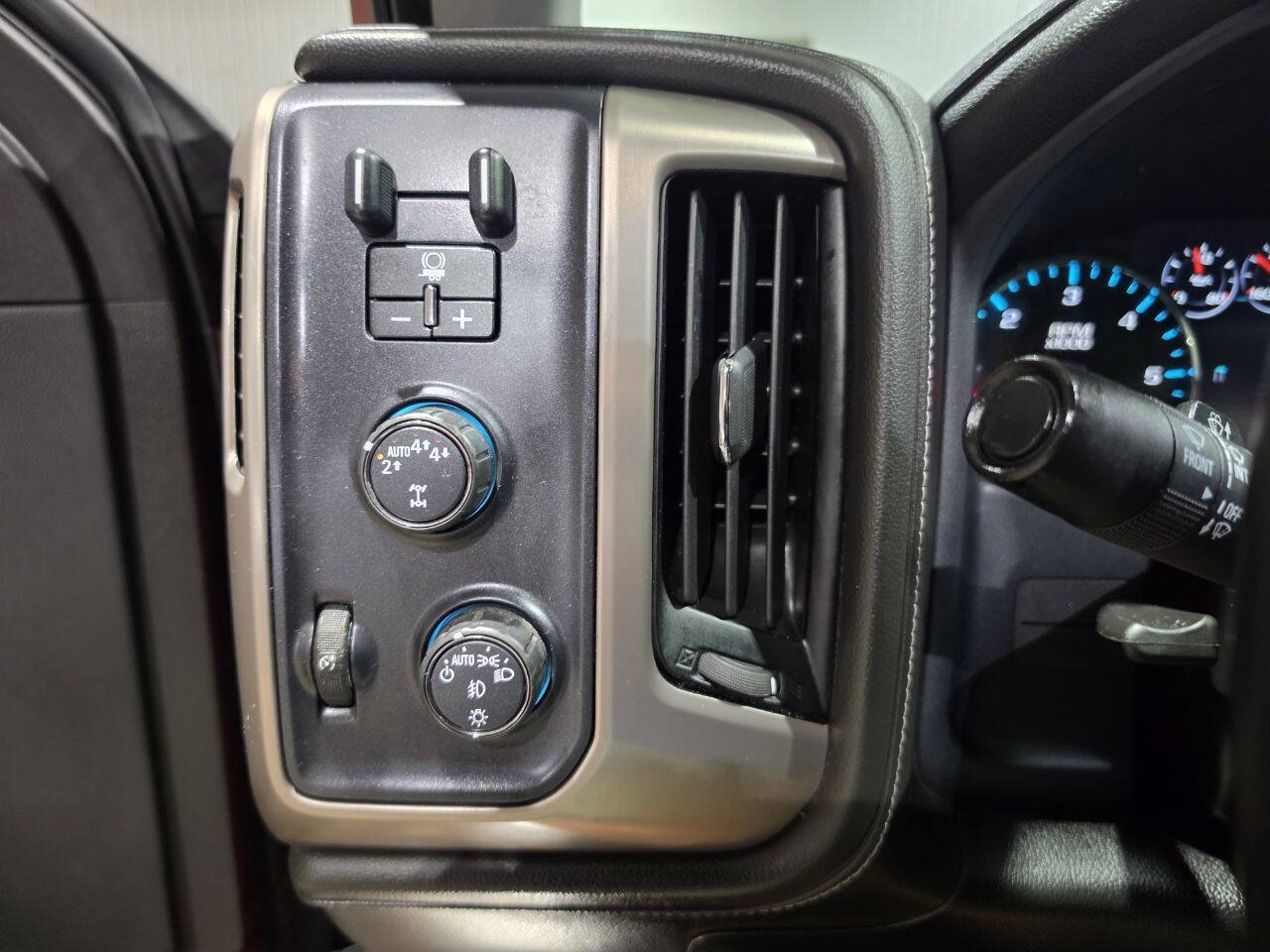 Used 2018 GMC Sierra 1500 Denali AWD/4WD image 40