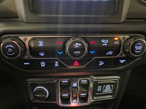 Used 2019 Jeep Wrangler Unlimited Sport S AWD/4WD image 24
