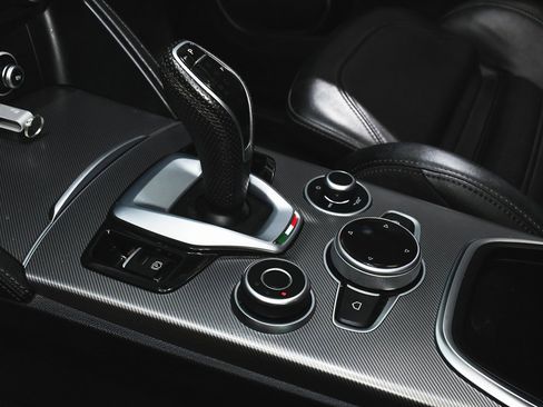 Used 2023 Alfa Romeo Stelvio Veloce image 43