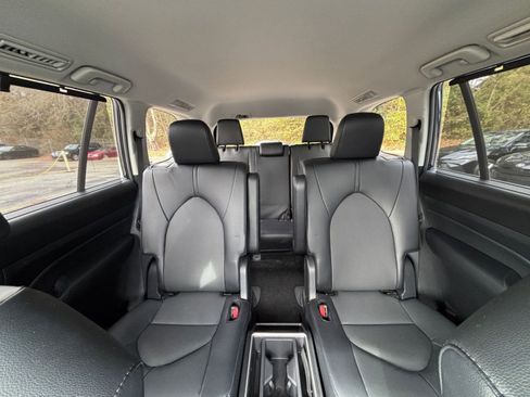 Used 2025 Toyota Grand Highlander XLE image 38