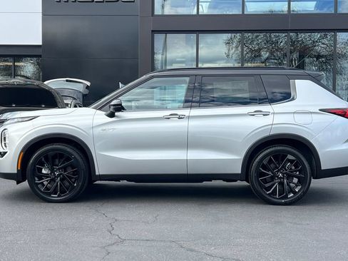New 2025 Mitsubishi Outlander SEL Black Edition image 8