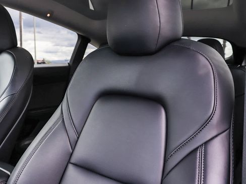 Used 2022 Tesla Model Y Long Range AWD/4WD image 27
