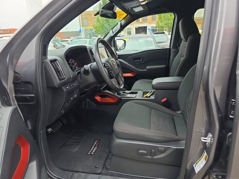 Used 2026 Nissan Frontier PRO-4X AWD/4WD image 2