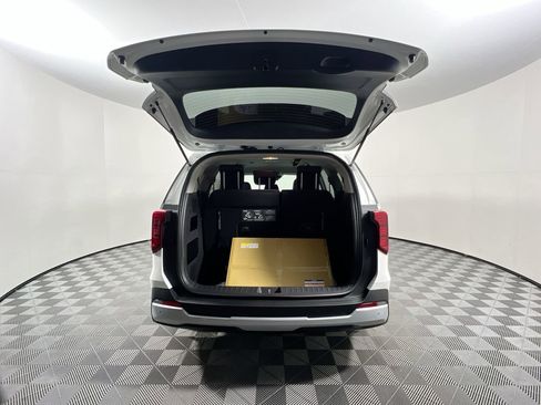 New 2026 Kia Carnival FWD image 36