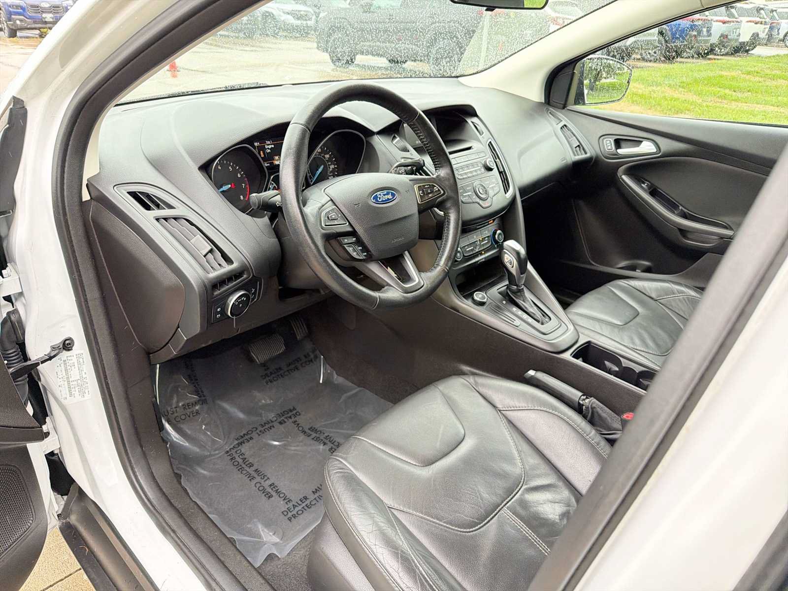 Used 2016 Ford Focus SE w/ Equipment Group 201A FWD image 2