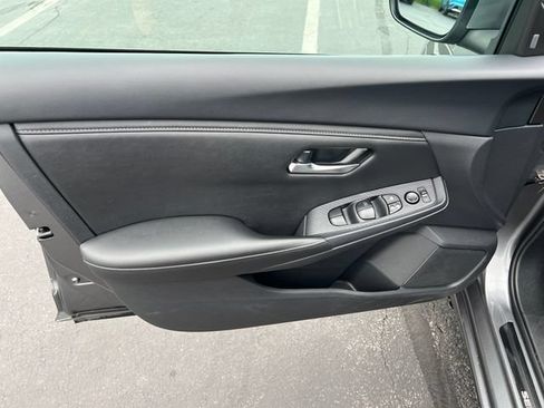 Used 2024 Nissan Sentra SV FWD image 9