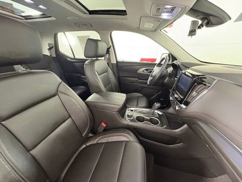 Used 2020 Chevrolet Traverse LT w/ LT Premium Package image 40