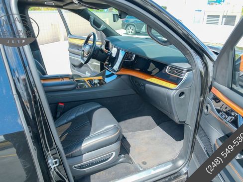 Used 2022 Jeep Grand Wagoneer Series III w/ Rear Seat Video Group 1 AWD/4WD image 12