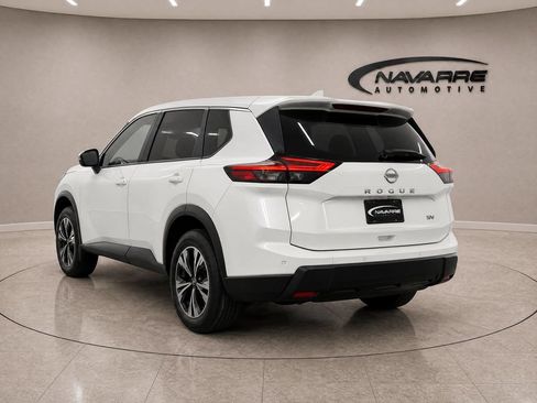 Used 2024 Nissan Rogue SV FWD image 5