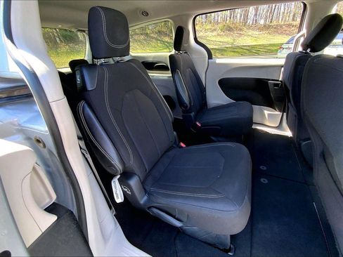 Used 2023 Chrysler Voyager LX FWD image 25