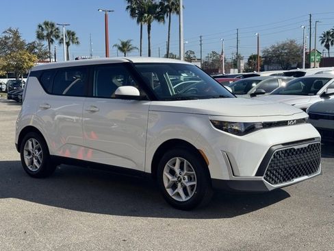 Certified 2025 Kia Soul LX w/ LX Technology Package image 7