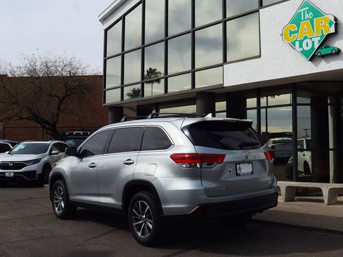Used 2019 Toyota Highlander XLE image 9
