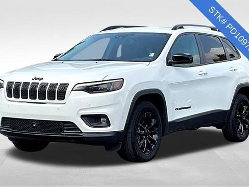 Used 2023 Jeep Cherokee Altitude Lux image 2