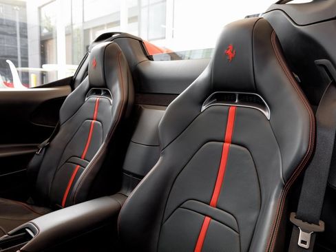 Used 2023 Ferrari SF90 Spider image 27