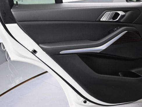 Used 2021 BMW X5 xDrive40i w/ Convenience Package image 38