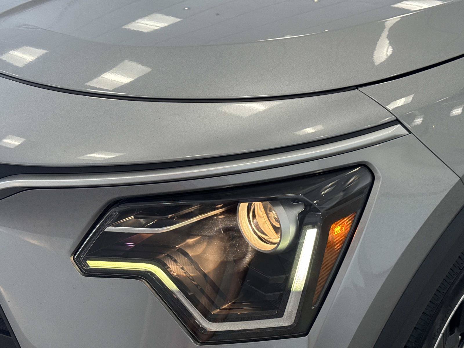 Used 2023 Kia Niro EX FWD image 30
