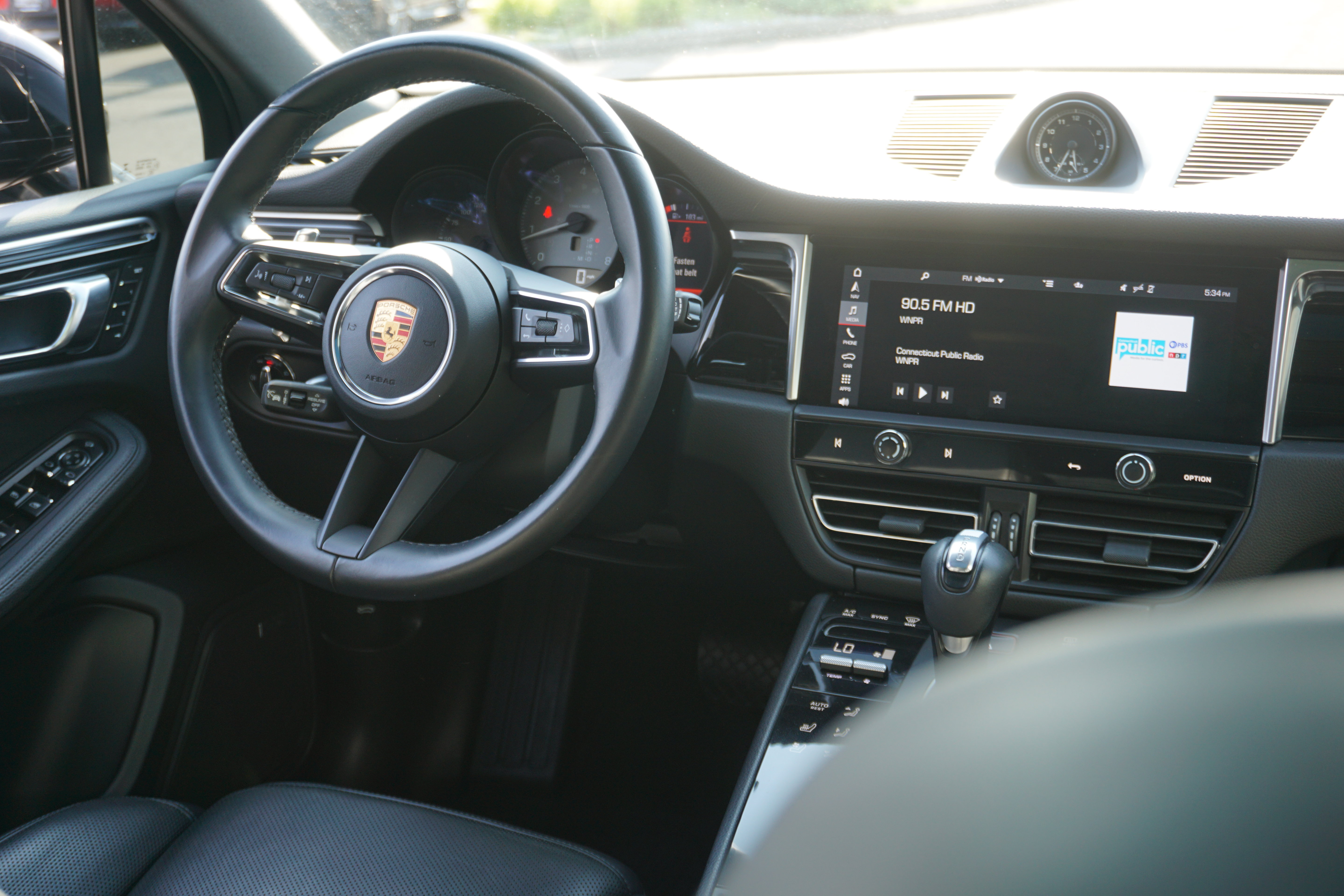 Certified 2022 Porsche Macan S AWD/4WD image 22