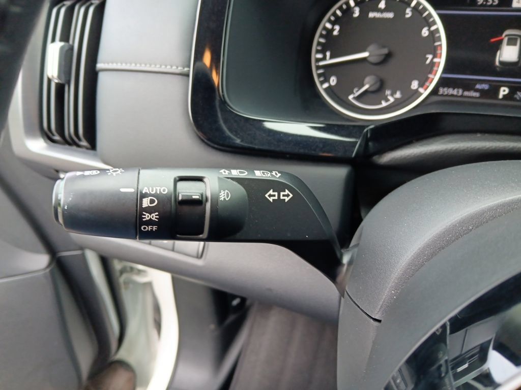 Used 2023 Nissan Pathfinder SL AWD/4WD image 17