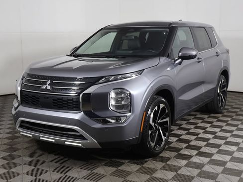 Used 2024 Mitsubishi Outlander SE Black Edition FWD image 9