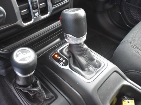 Used 2021 Jeep Gladiator Sport image 23