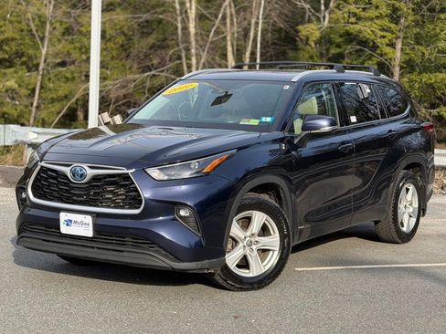 Used 2022 Toyota Highlander XLE image 1