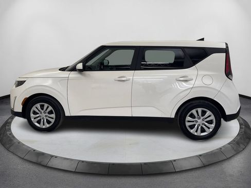 Used 2023 Kia Soul LX FWD image 9