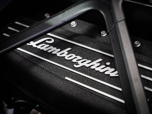 Used 2021 Lamborghini Huracan EVO image 35