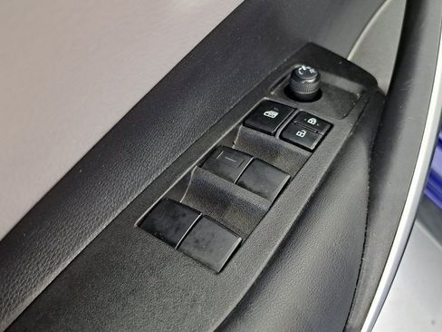 Used 2021 Toyota Corolla SE w/ Carpet Mat Package (TMS) image 22