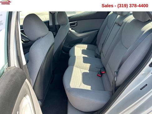 Used 2015 Hyundai Elantra SE FWD image 18