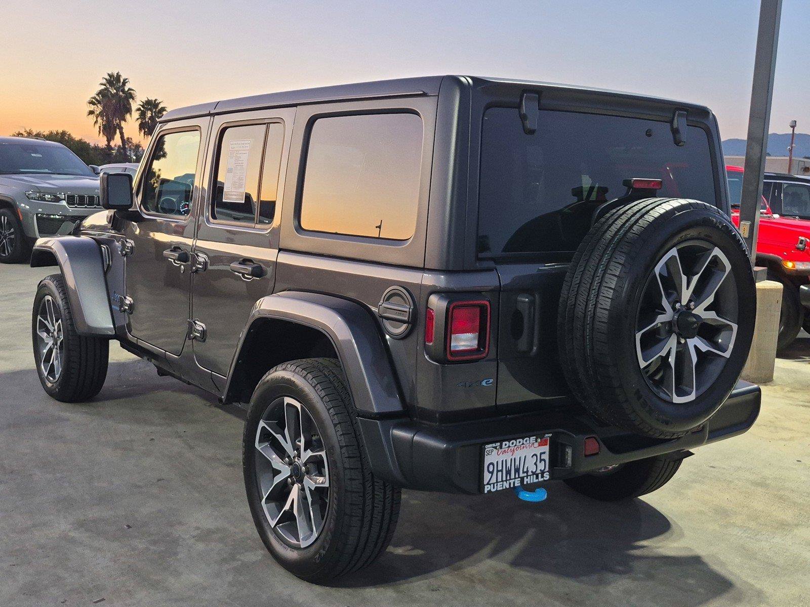 Used 2024 Jeep Wrangler Unlimited AWD/4WD image 4