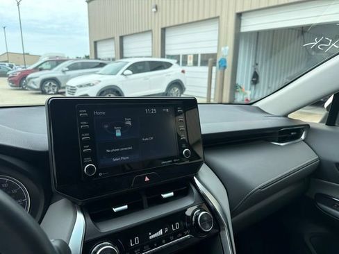 Used 2022 Toyota Venza LE AWD/4WD image 15