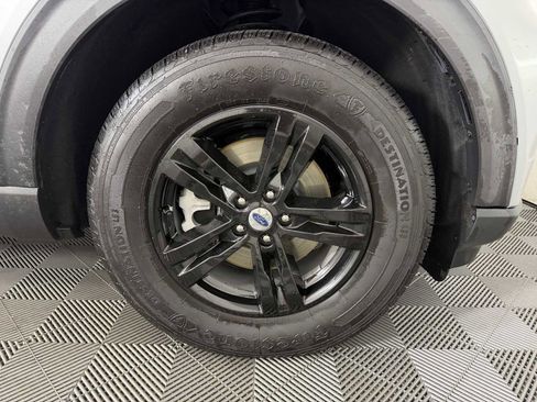 Used 2020 Ford Explorer XLT w/ Equipment Group 202A AWD/4WD image 10