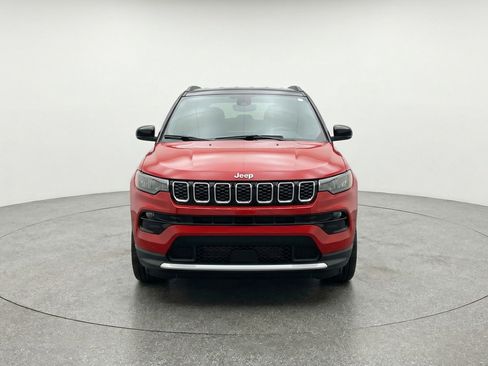Used 2025 Jeep Compass Limited AWD/4WD image 2